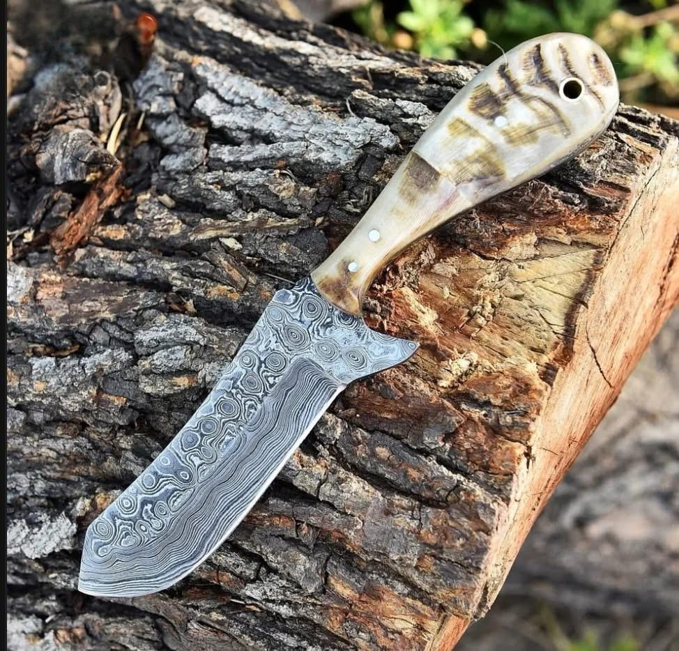 Cowboy Belt Knife – Damascus Steel Blade, Ram Horn Handle, 8"