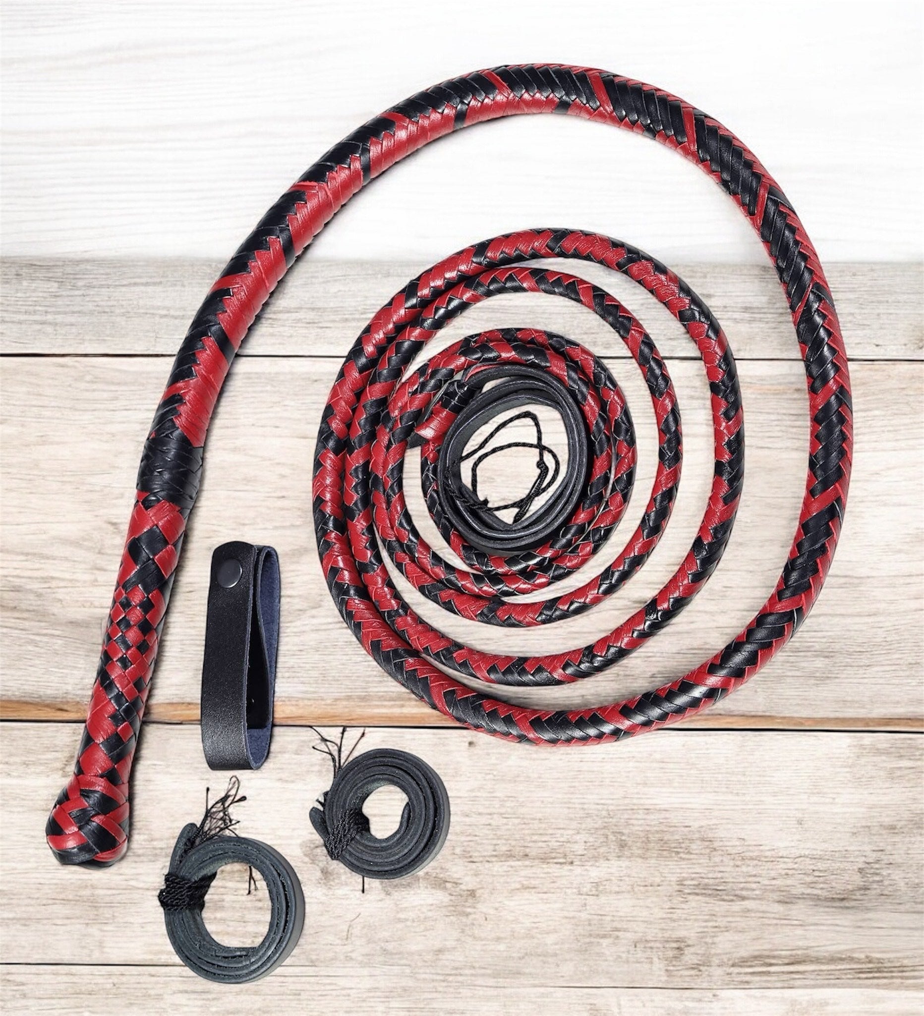 Cowboy bullwhips – Premium Cowhide Red/Black Leather (6–14 ft)