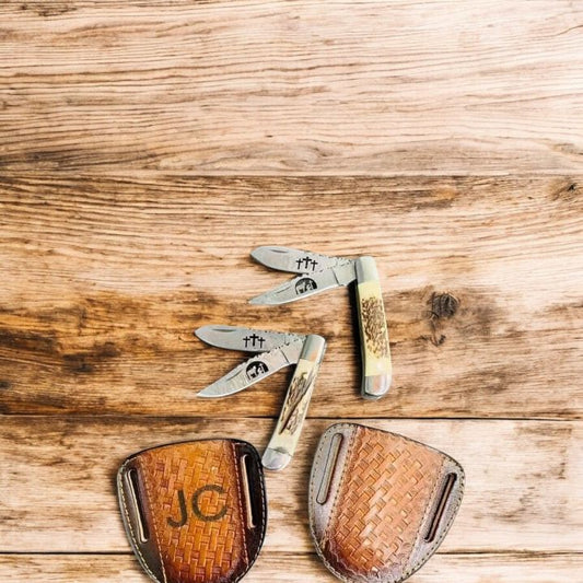 Cowboy Folding Knife – Dual Damascus Steel Blades with Wire-Cut Praising Horse Design | Stag Horn Handle & Steel Bolsters | Pocket Knife with Leather Sheath