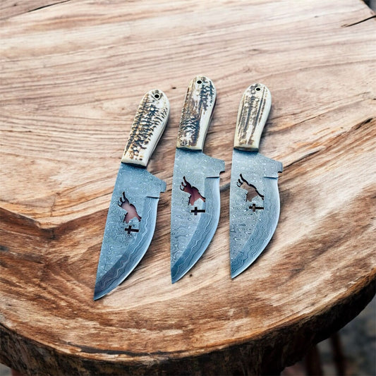 Hand-Forged Cowboy Knife – Damascus Steel Blade with Stag Horn Handle | Wire-Cut Jumping Bull & Cross Design | Leather Sheath Included