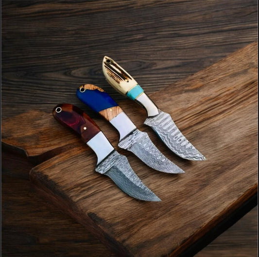 Triple Edge Legends” – Damascus Cowboy Knives Set | Resin, Hybrid, & Stag Horn Handles | Working Cowboy Belt Knives | KnivesHQ Exclusive
