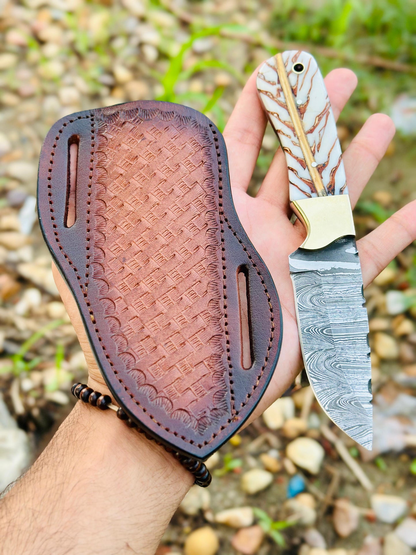 Knife with Cross Draw Sheath – Damascus Steel, Pinecone Resin Handle, 7"